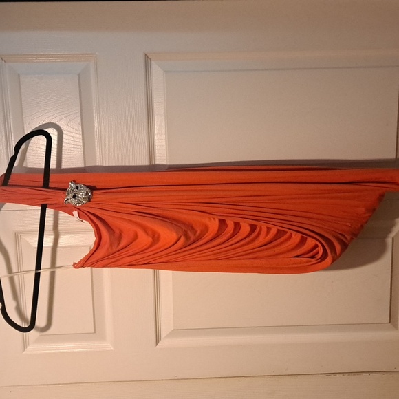 💥Gorgeous One of a kind 🐅 broach orange tight fitted dress Off shoulder Beauty - Picture 1 of 8